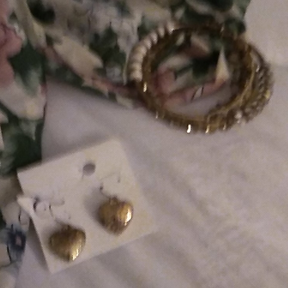 Earrings and bracelet - Picture 2 of 2